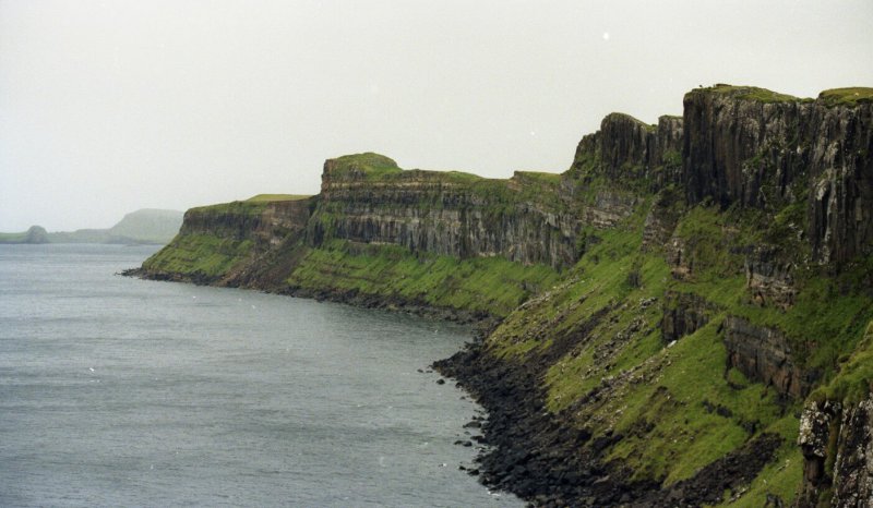 Seismic scale coastal outcrops, east coast of Skye