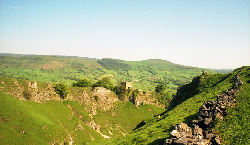 Peveril Castle above an outcrop of Dinantian carbonates