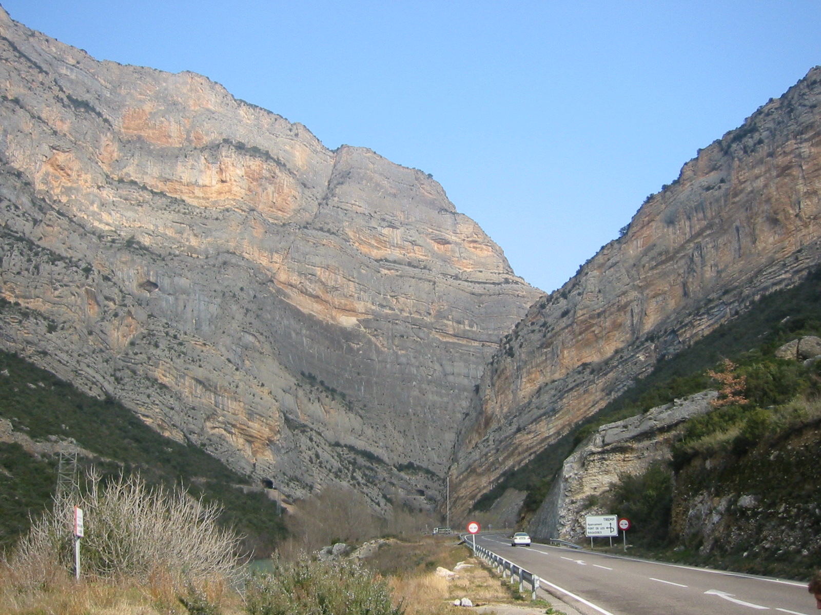 Cretaceous outcropping in Terradets Gorge, Tremp-Graus Basin